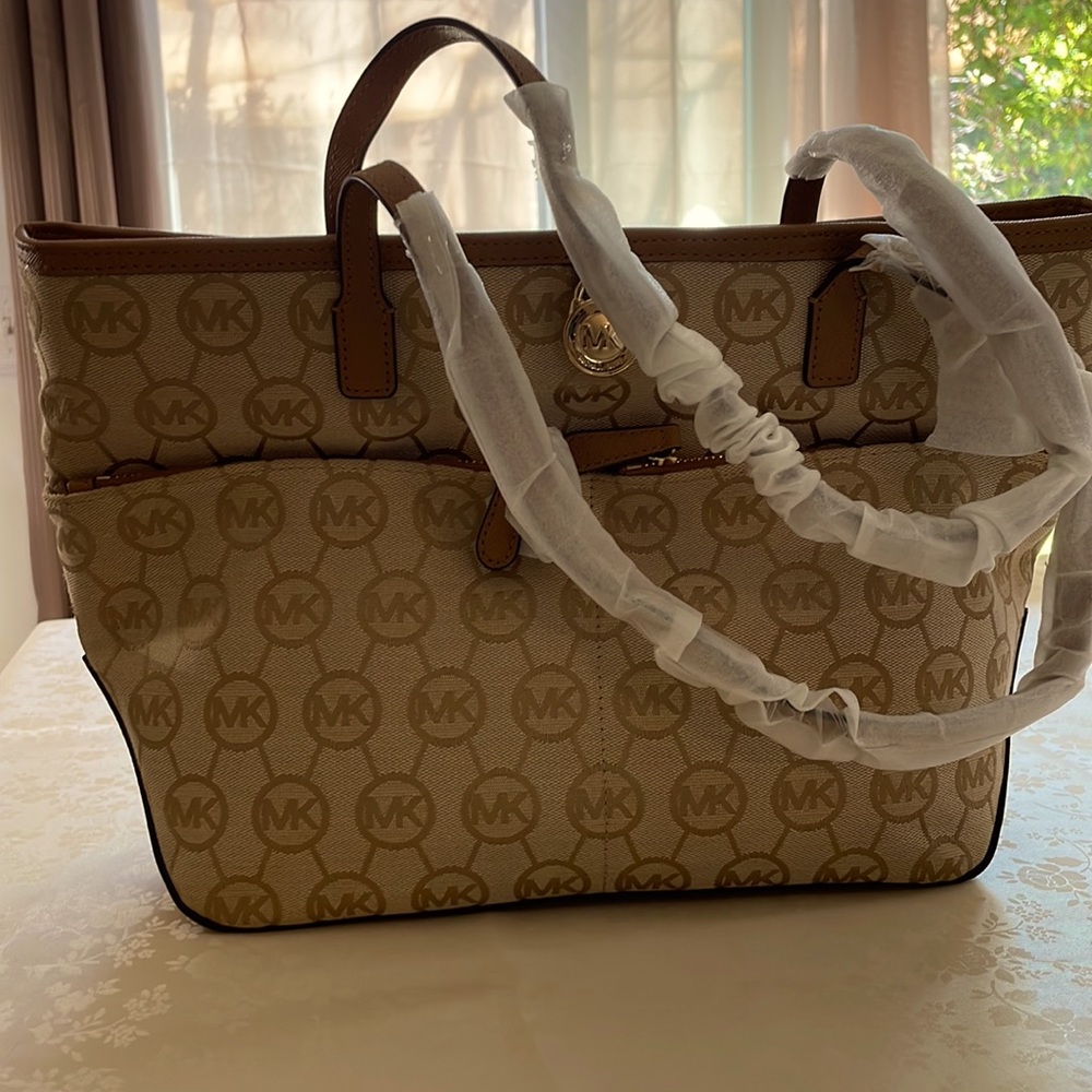 Never used, original Micheal Kors woman’s handbag